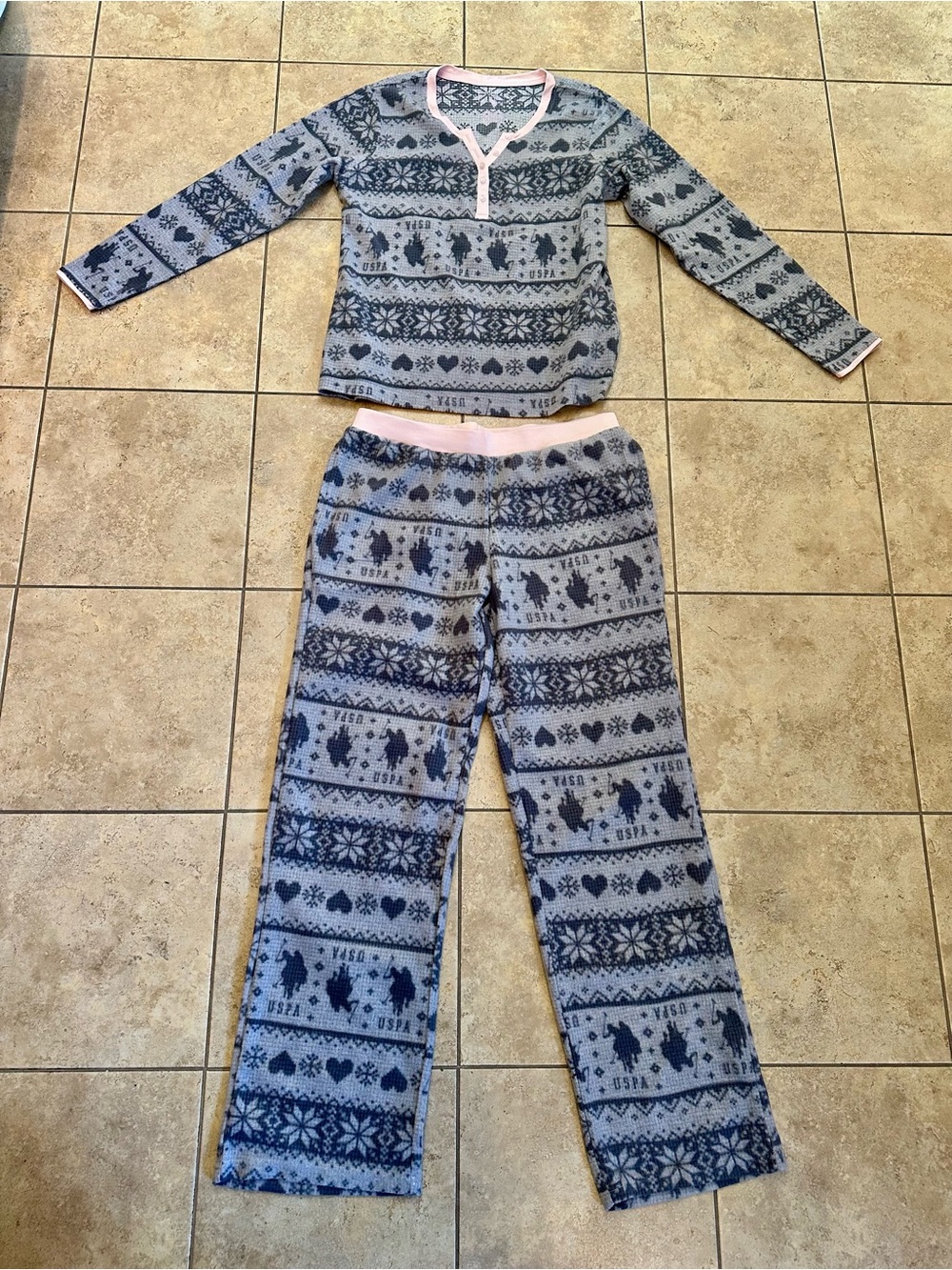 U.S. Polo Assn. Women’s pink & blue-gray Patterned Fleece Pajama Set